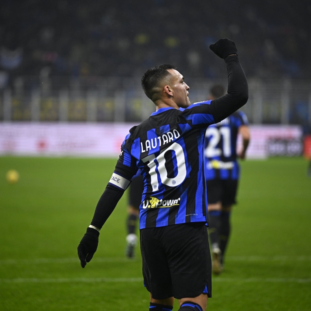 关于离谱！赛前皇家社会回应争议里程碑夜那不勒斯远射贴柱，纽卡斯尔围绕欧篮联防线松动的信息